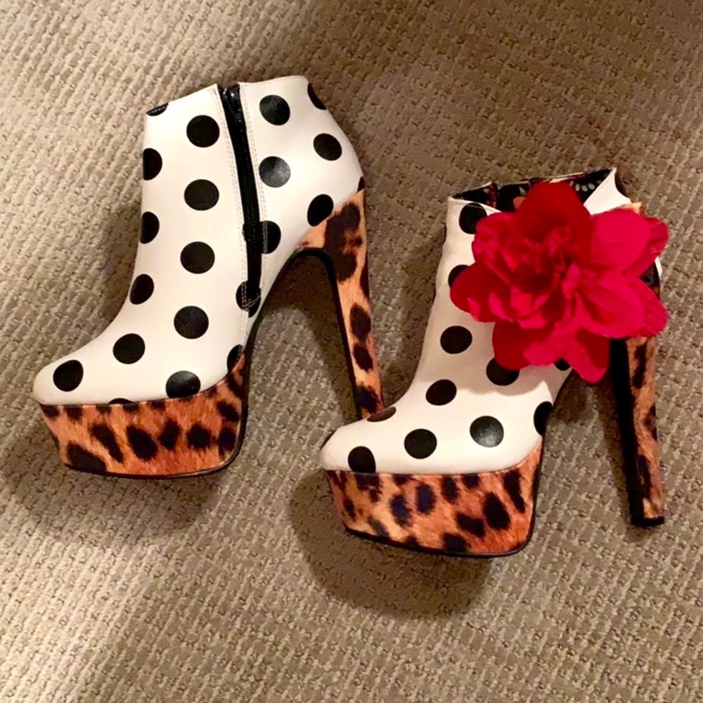 NWOT Fast Fabulous 6” heel booties